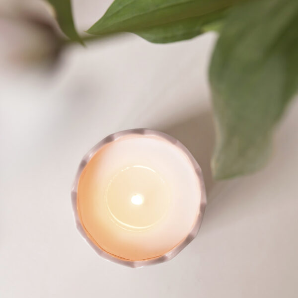 Vela aromática Rosé Blush 210g - Imagen 3