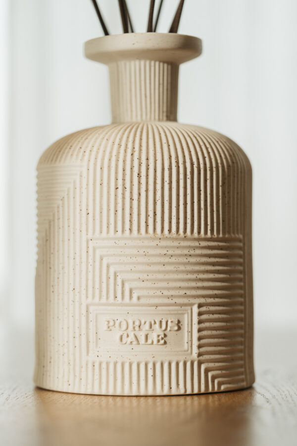 Hajjar Blanc Diffuser Bottle 2L - Image 3